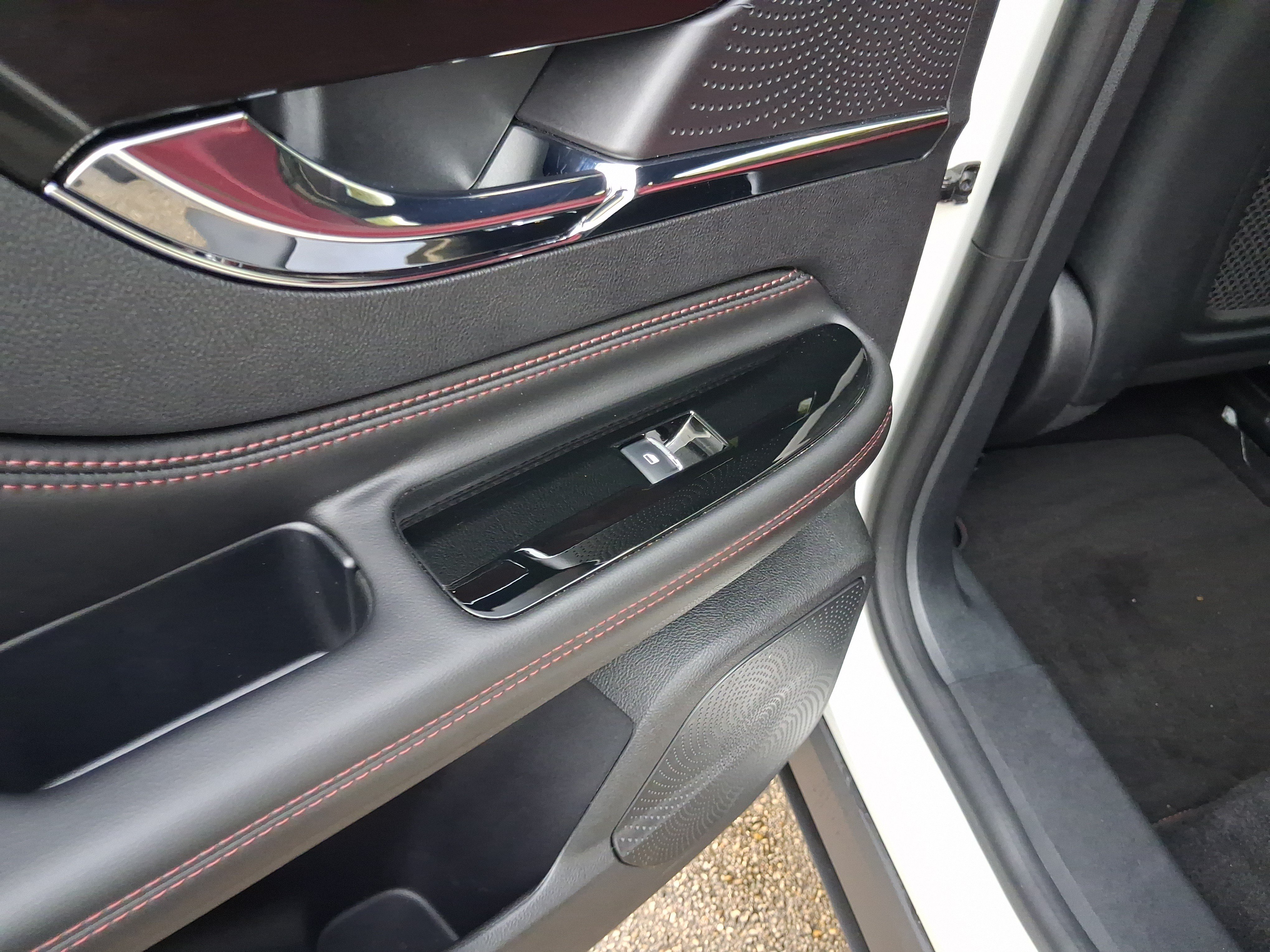 Used 2024 Lincoln Corsair Reserve w/ Jet Appearance Package FWD image 9