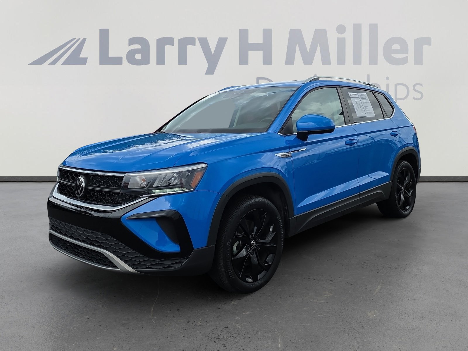 Used 2022 Volkswagen Taos SE w/ Panoramic Sunroof Package