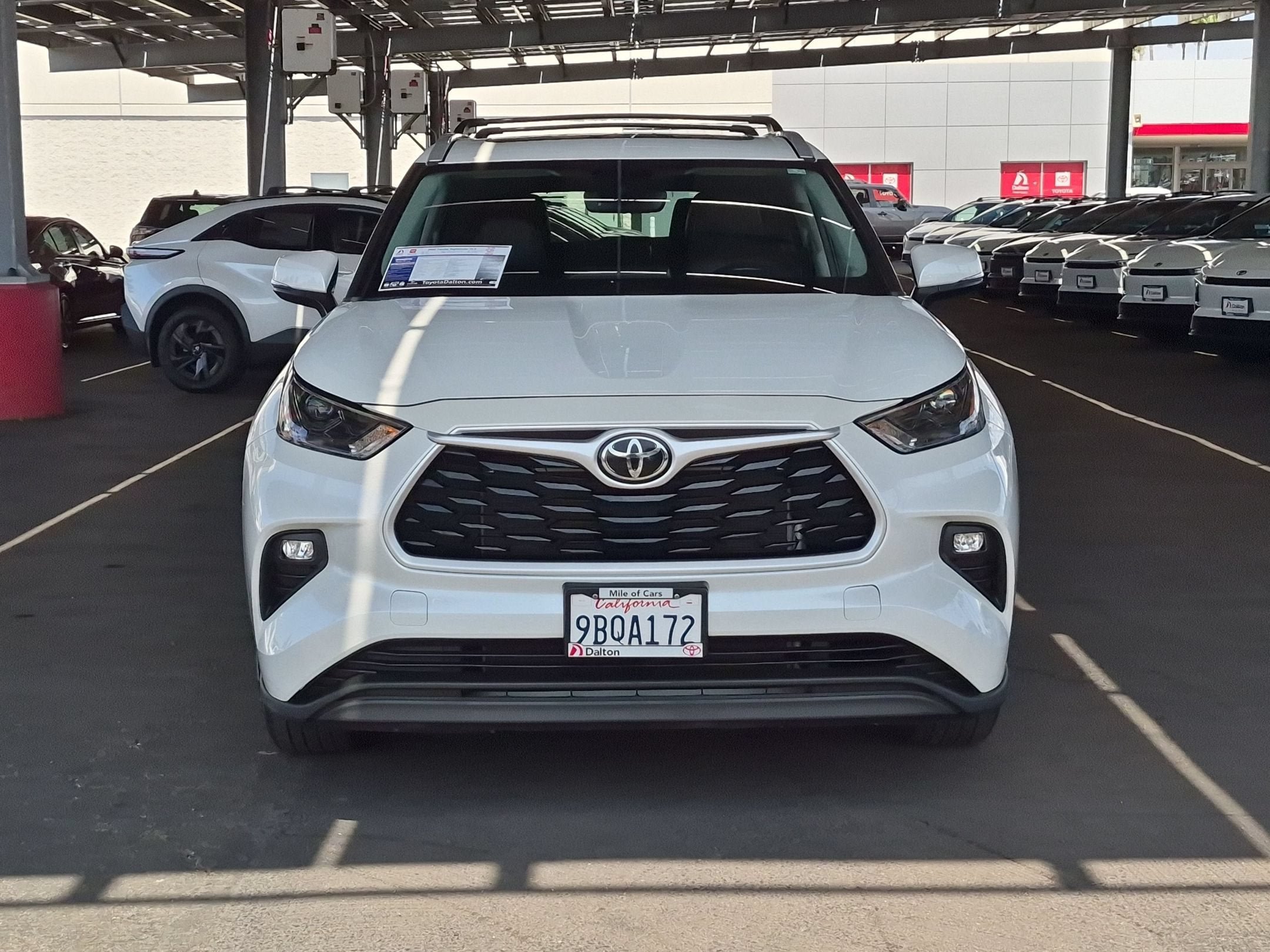 Used 2022 Toyota Highlander XLE FWD image 3