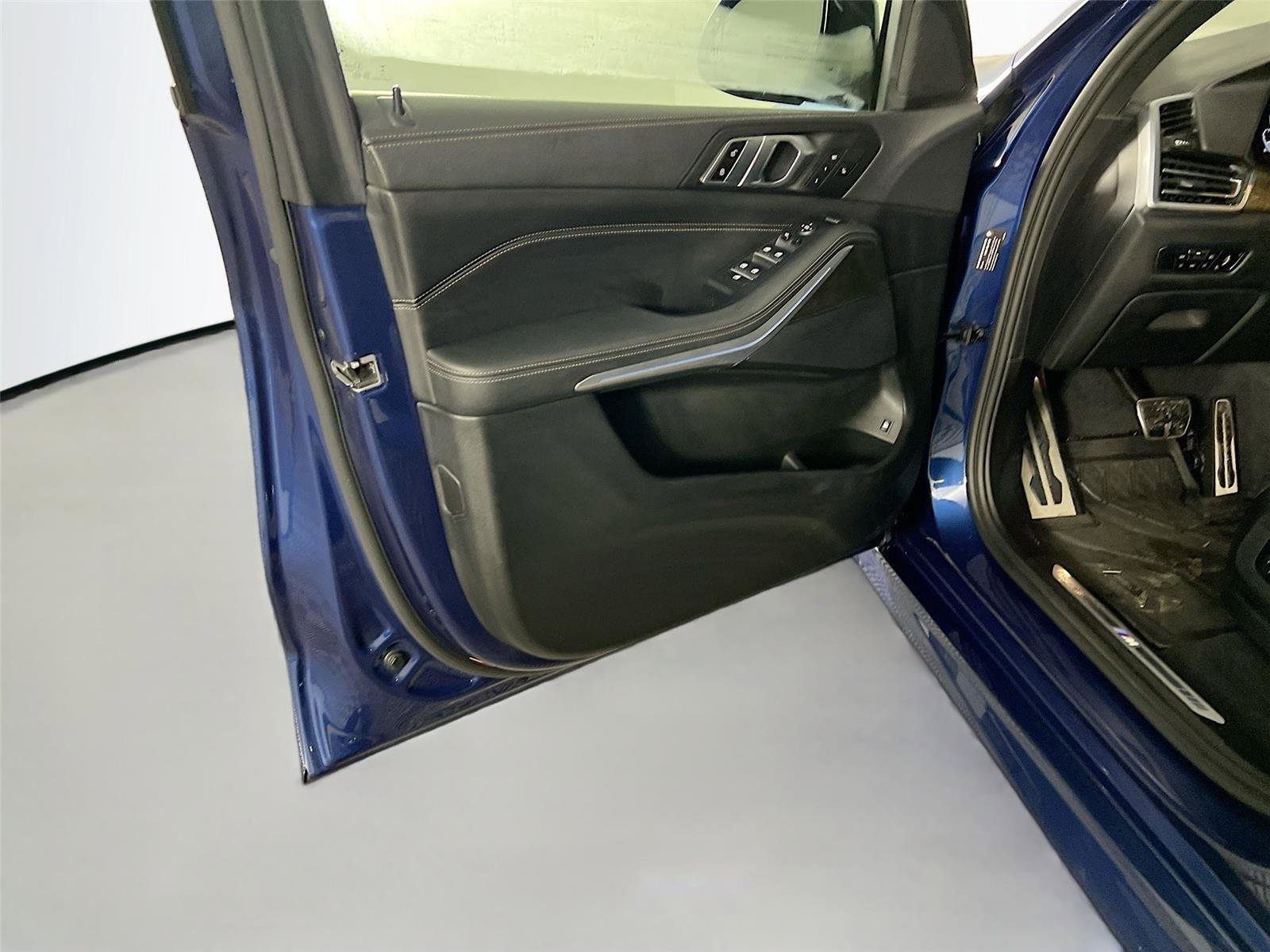 Used 2023 BMW X5 xDrive45e w/ M Sport Package image 16