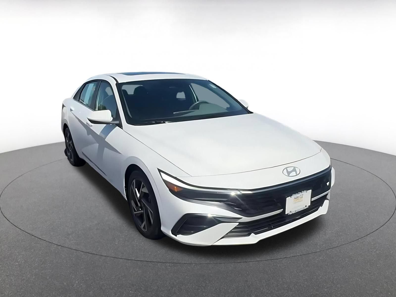 Used 2025 Hyundai Elantra SEL FWD image 3