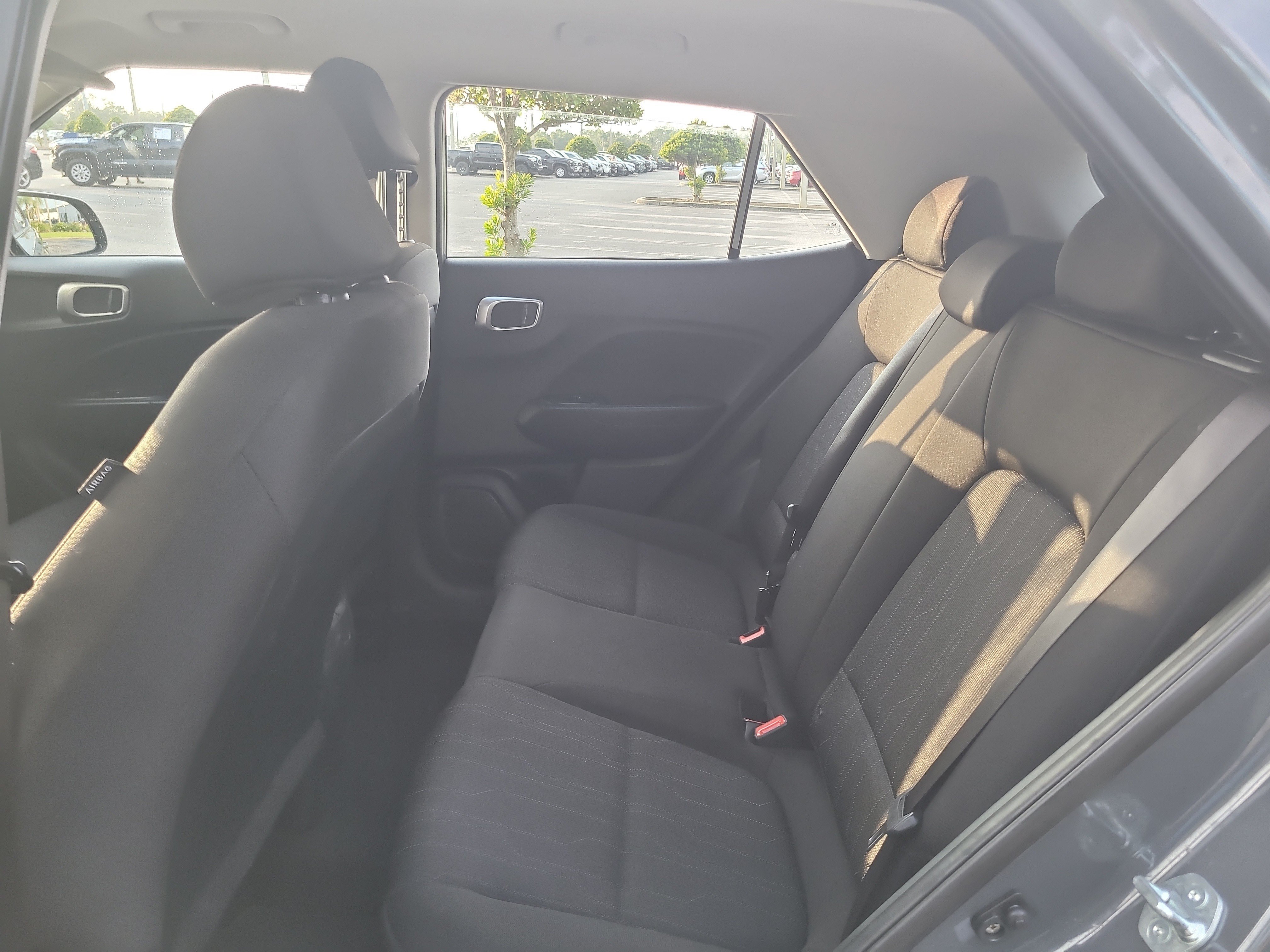 Used 2025 Hyundai Venue SE FWD image 14