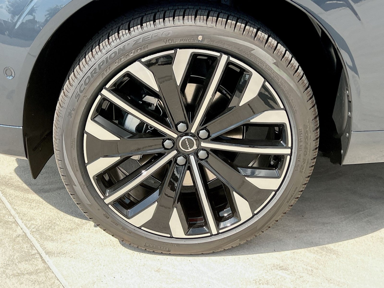 New 2026 Volvo XC60 B5 Ultra w/ Climate Package AWD/4WD image 12