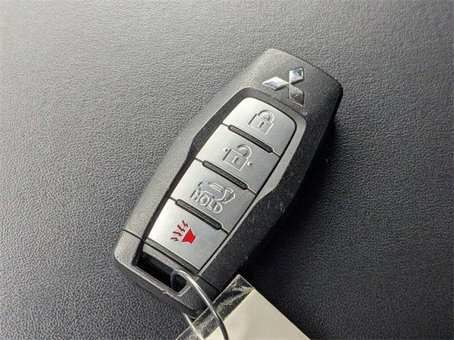 Used 2024 Mitsubishi Outlander SE image 8