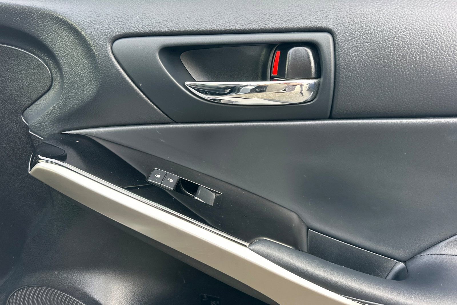 Used 2016 Lexus IS 200t image 21