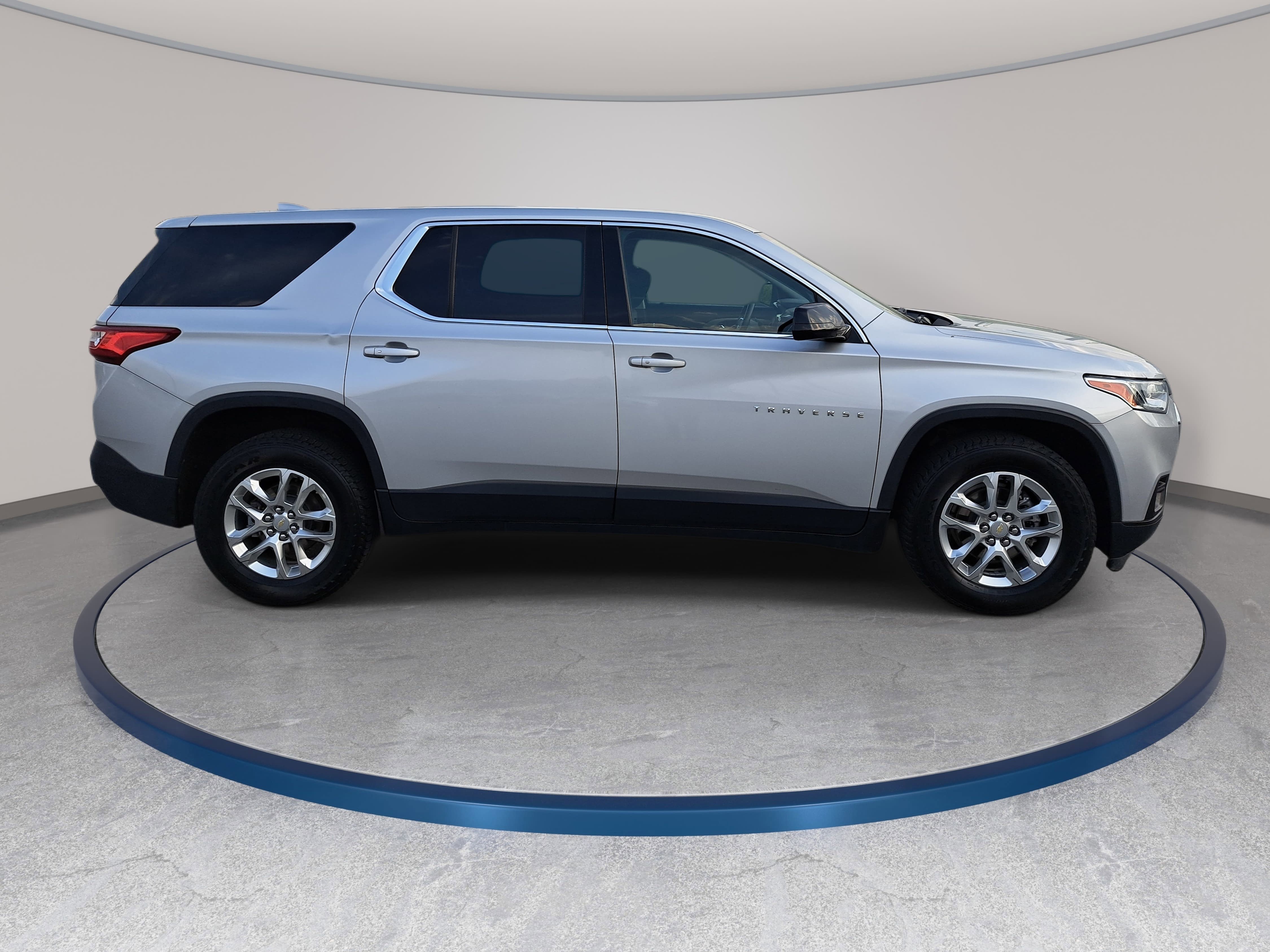 Used 2021 Chevrolet Traverse LS image 4
