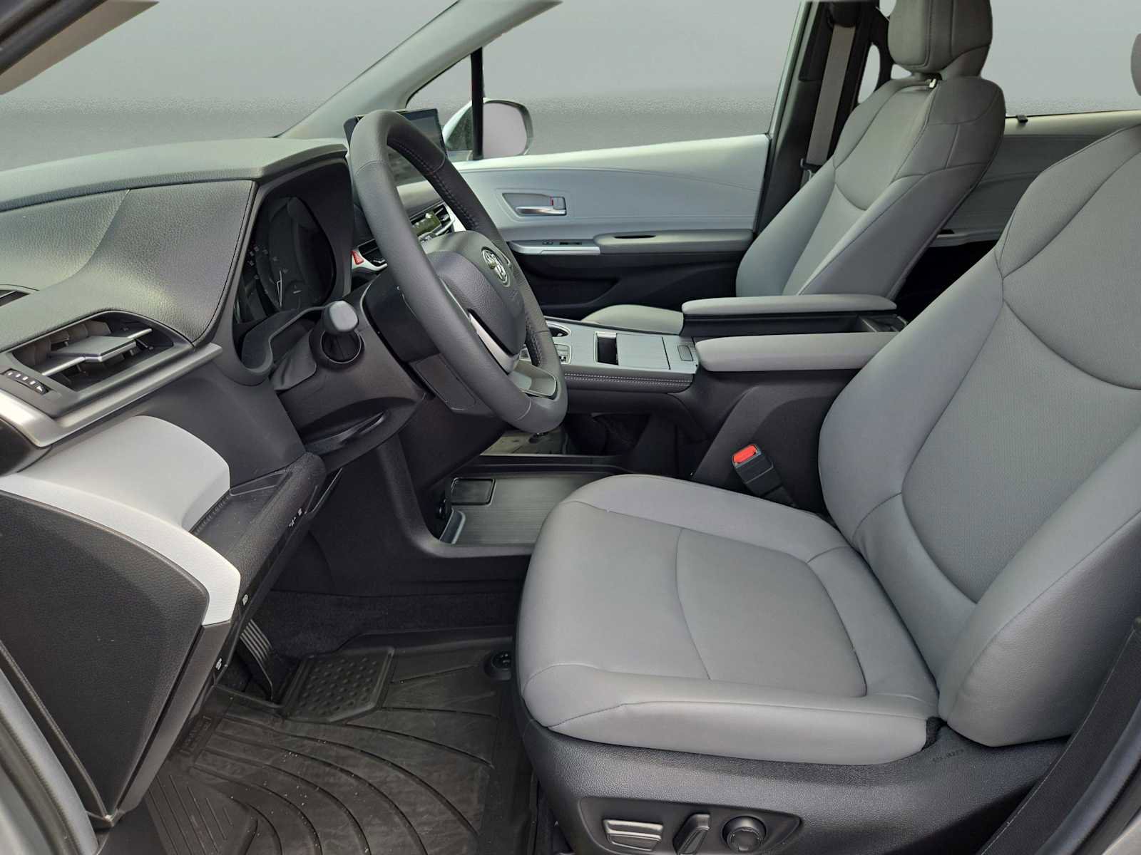Used 2025 Toyota Sienna XLE AWD/4WD image 25