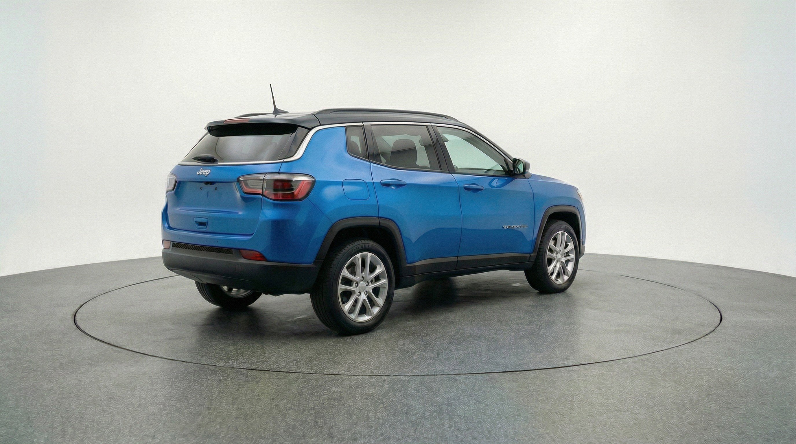 Used 2025 Jeep Compass Limited AWD/4WD image 9