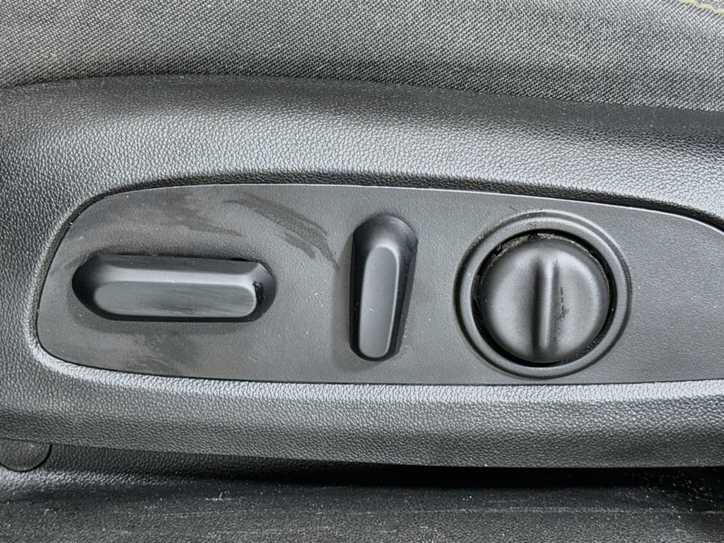 Used 2020 GMC Terrain SLE w/ Driver Convenience Package AWD/4WD image 13