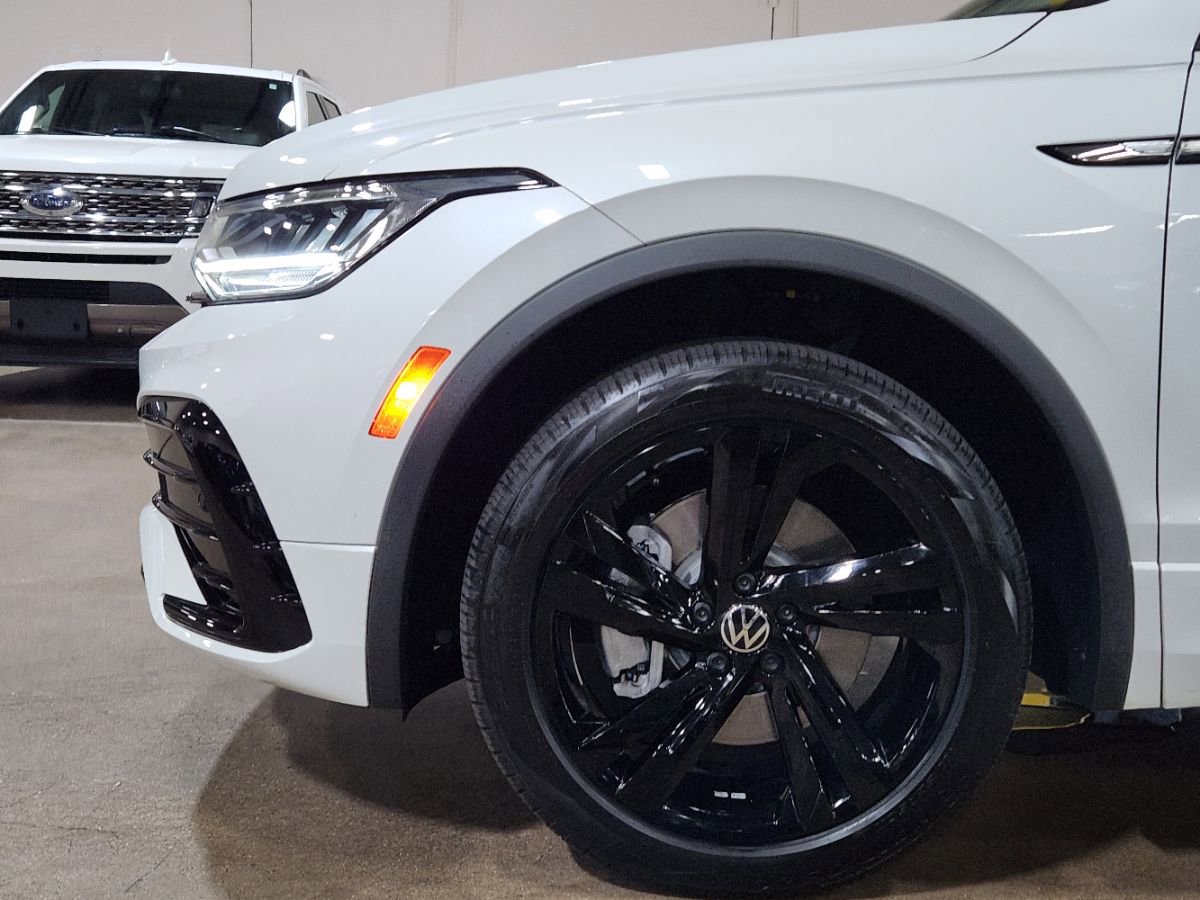 Used 2024 Volkswagen Tiguan SE R-Line image 5