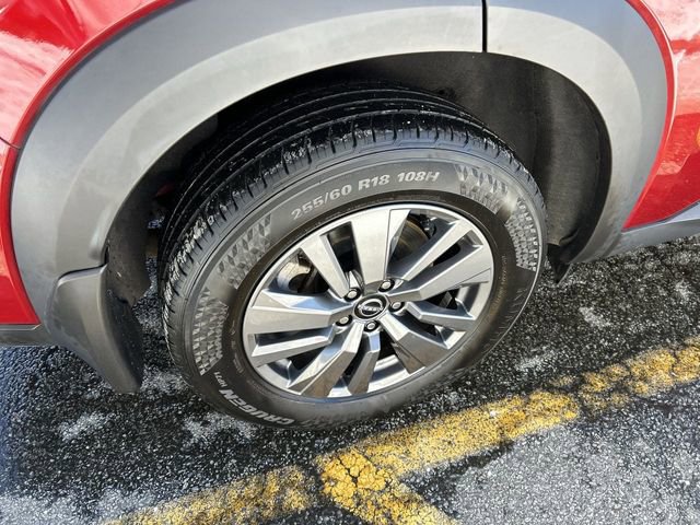 Used 2024 Nissan Pathfinder SV w/ Black Appearance Package image 12