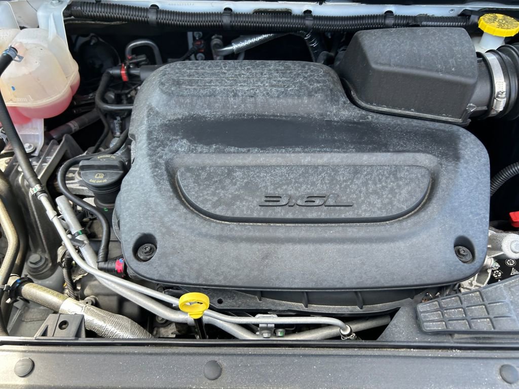 Certified 2023 Chrysler Pacifica Pinnacle AWD/4WD image 31