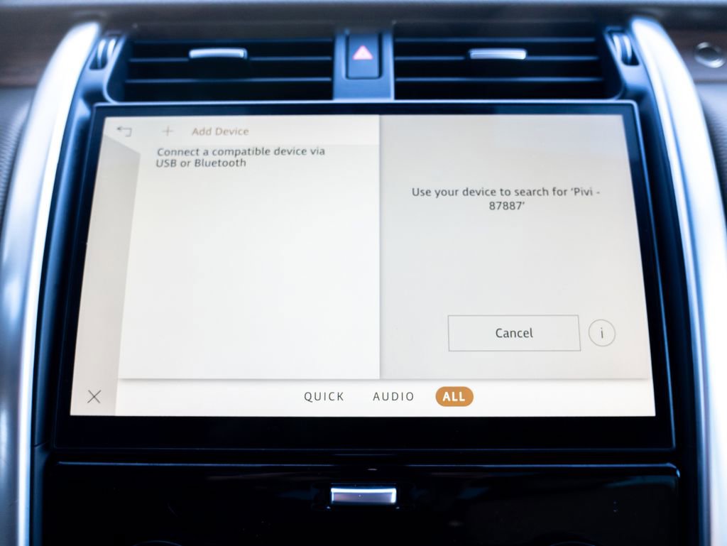 Used 2024 Land Rover Discovery Dynamic SE image 31