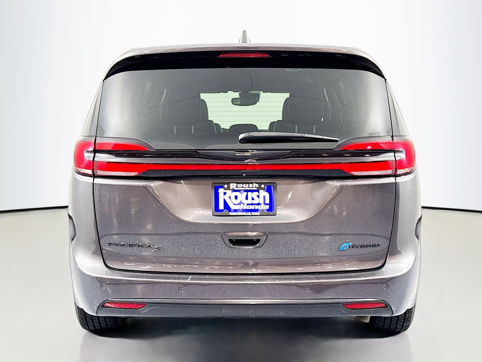 Used 2022 Chrysler Pacifica Touring-L w/ Uconnect Theater Family Group image 6