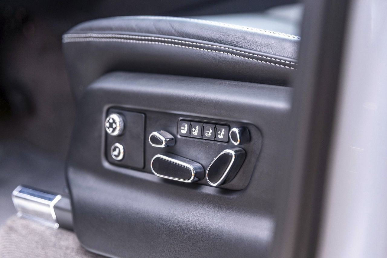 Used 2025 Bentley Bentayga AWD/4WD image 22