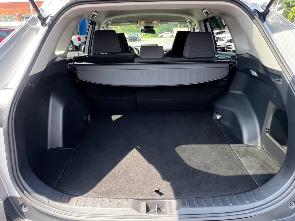 Used 2021 Toyota RAV4 LE AWD/4WD image 15