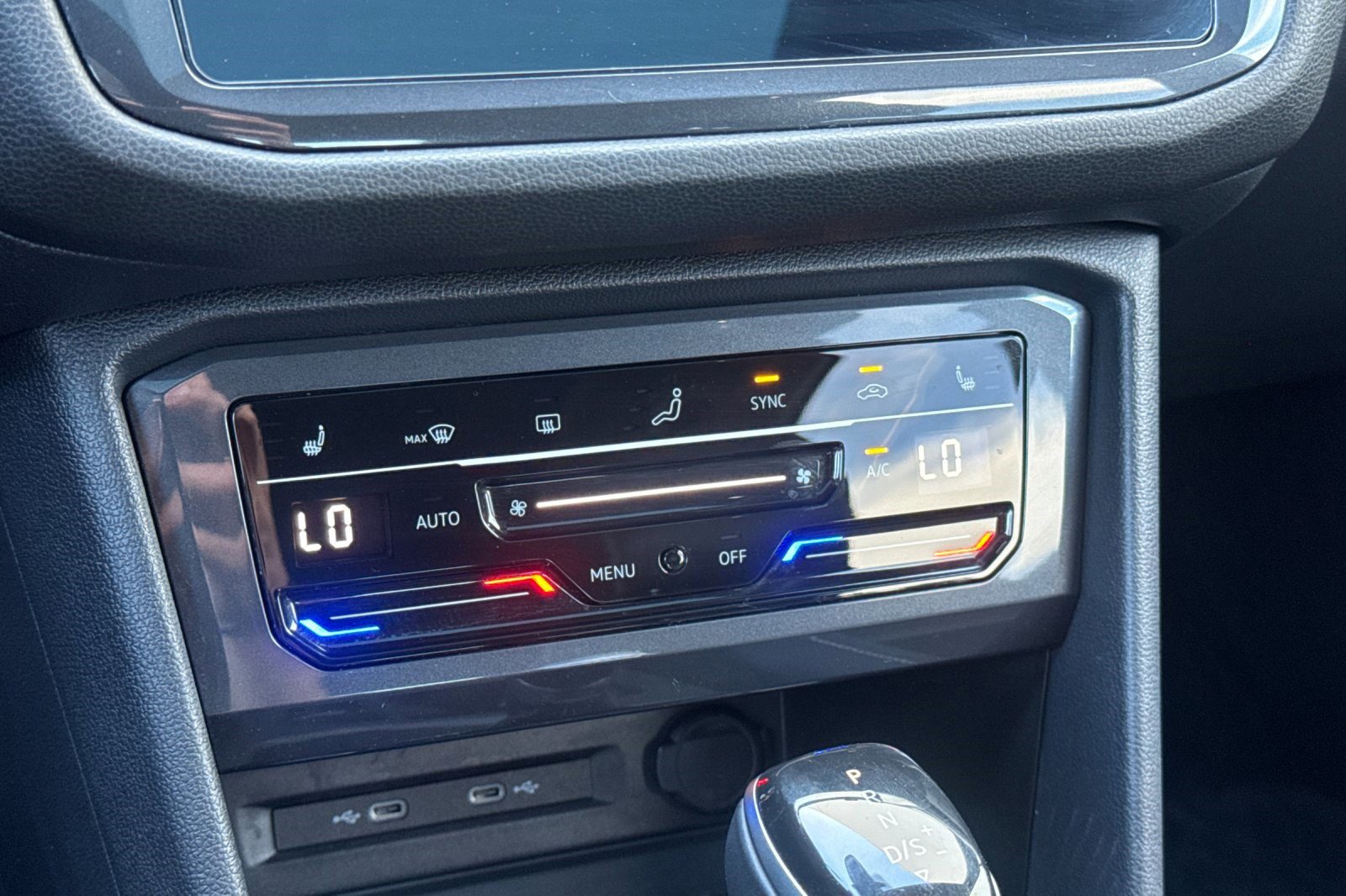 Used 2022 Volkswagen Tiguan SE R-Line image 18