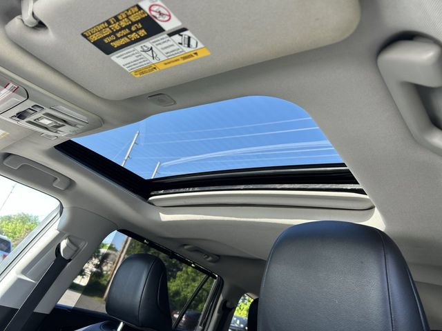 Used 2023 Toyota Highlander XLE AWD/4WD image 25