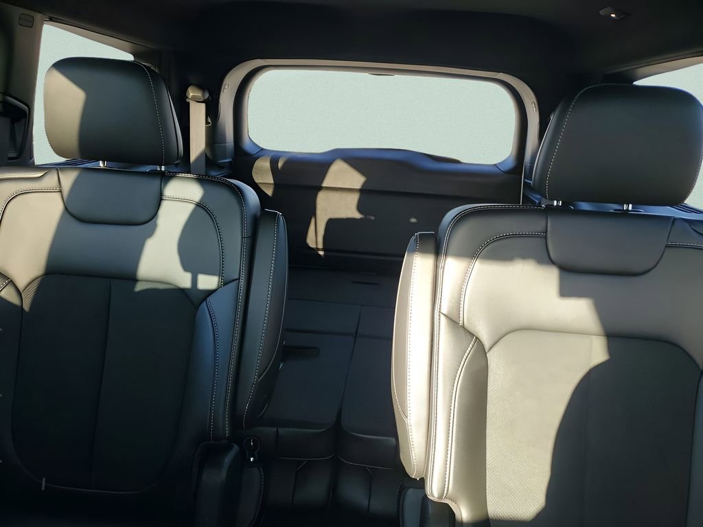 Used 2025 Jeep Grand Cherokee L Laredo image 13