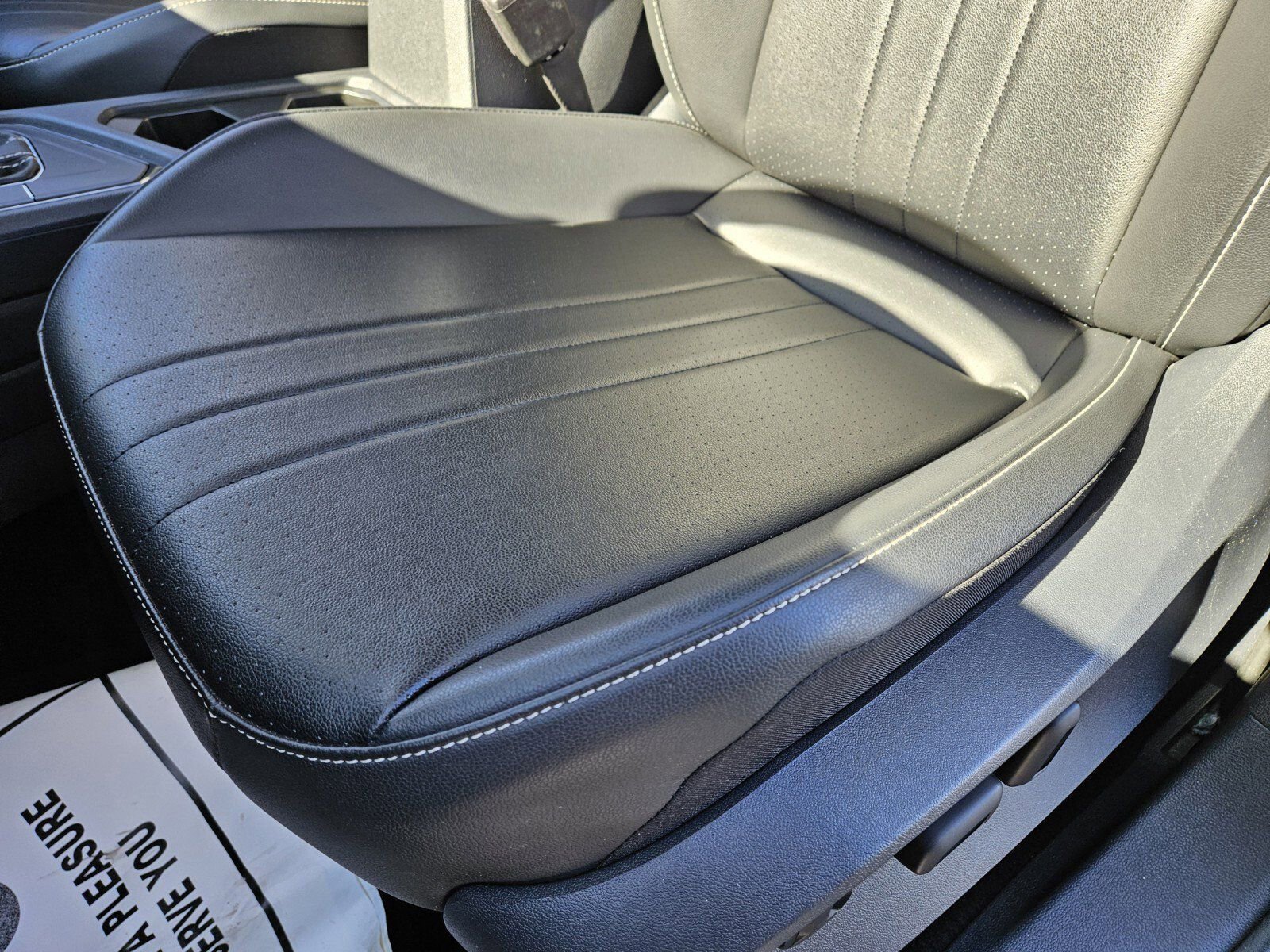 Used 2024 Volkswagen Tiguan SE image 8