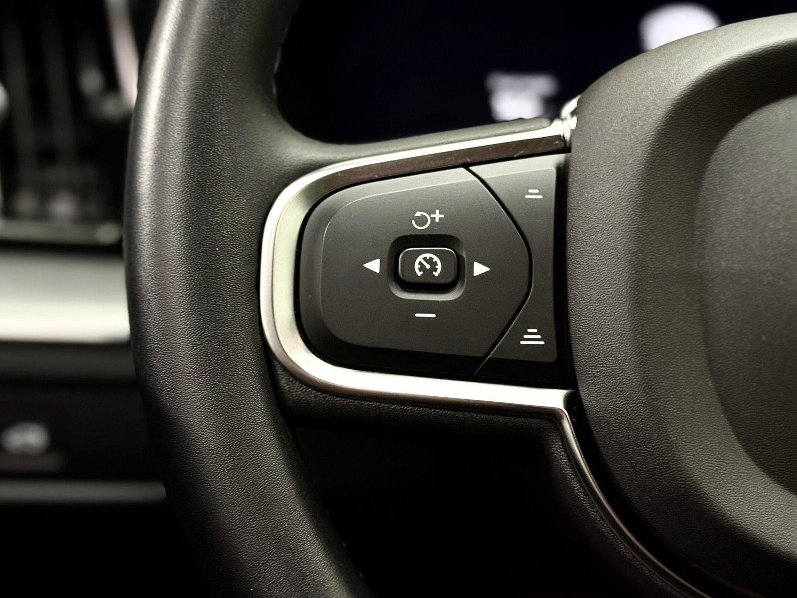 Used 2023 Volvo XC60 B5 Core w/ Climate Package image 15