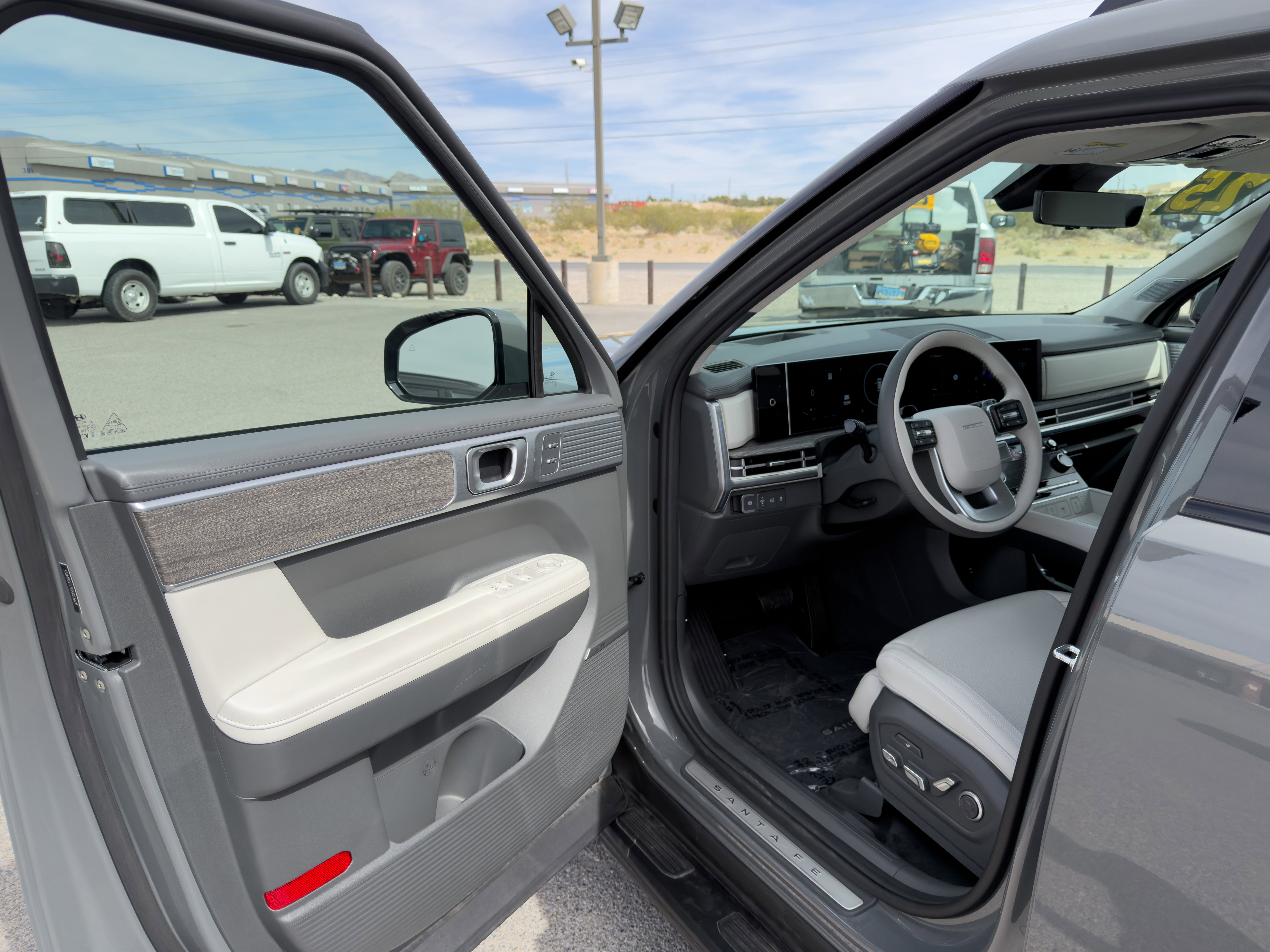 Used 2025 Hyundai Santa Fe Calligraphy FWD image 8