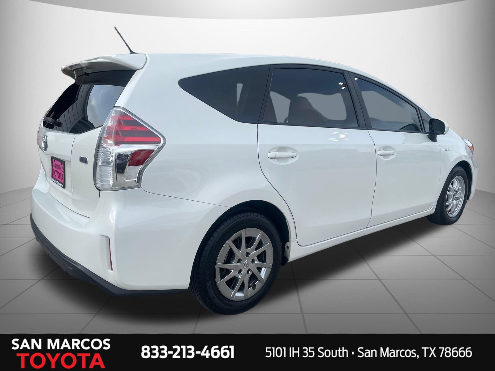 Used 2017 Toyota Prius V Four FWD image 5