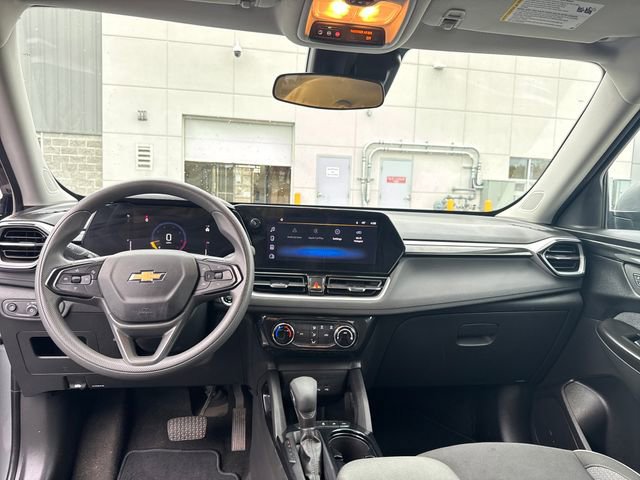 Used 2025 Chevrolet TrailBlazer LT AWD/4WD image 23