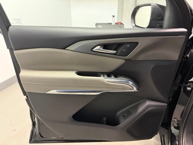 Certified 2026 Chevrolet Traverse LT w/ Driver Confidence Package FWD image 11