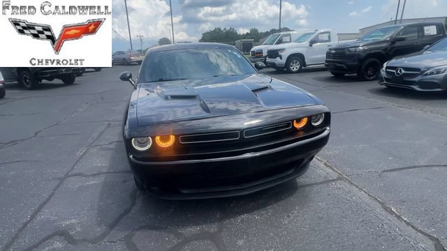 Used 2015 Dodge Challenger SXT w/ Super Sport Group (SS/T) RWD image 3