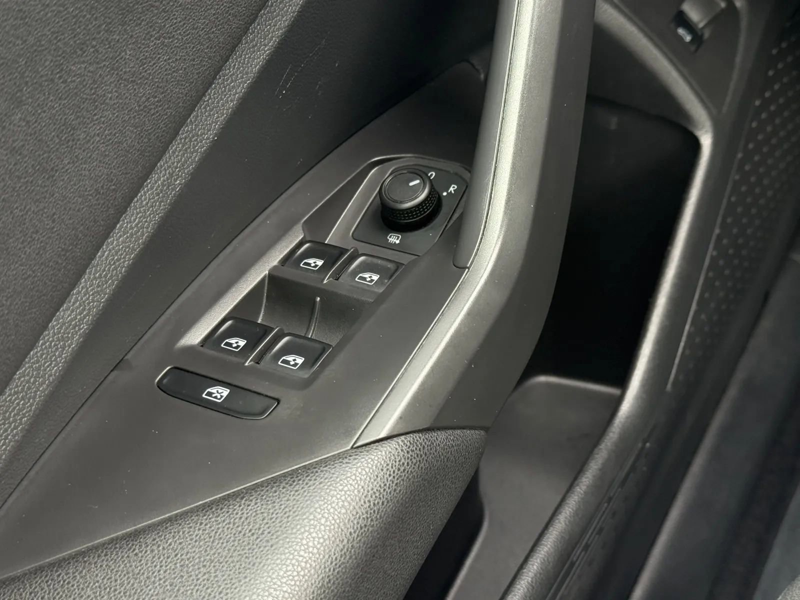 Used 2020 Volkswagen Jetta SE image 24