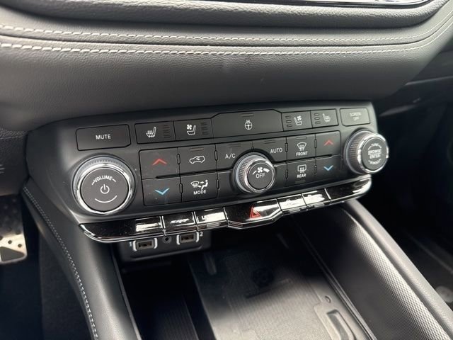 Used 2024 Dodge Durango SRT w/ Trailer Tow Group IV AWD/4WD image 21