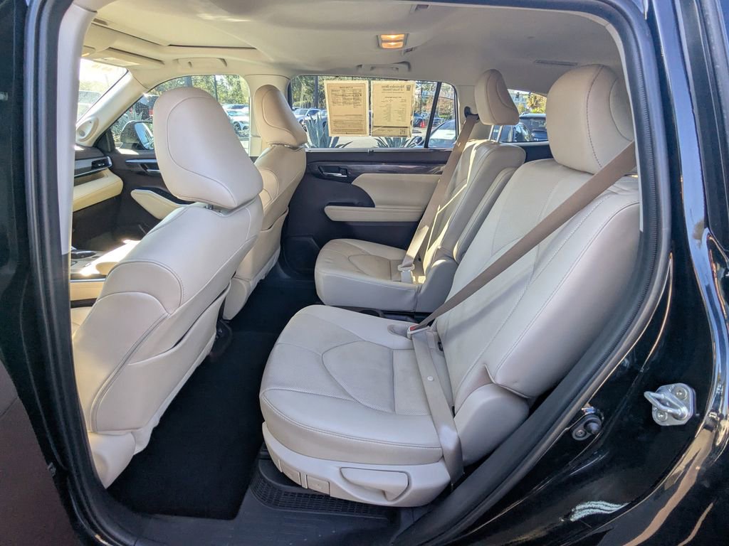 Used 2021 Toyota Highlander Limited image 27