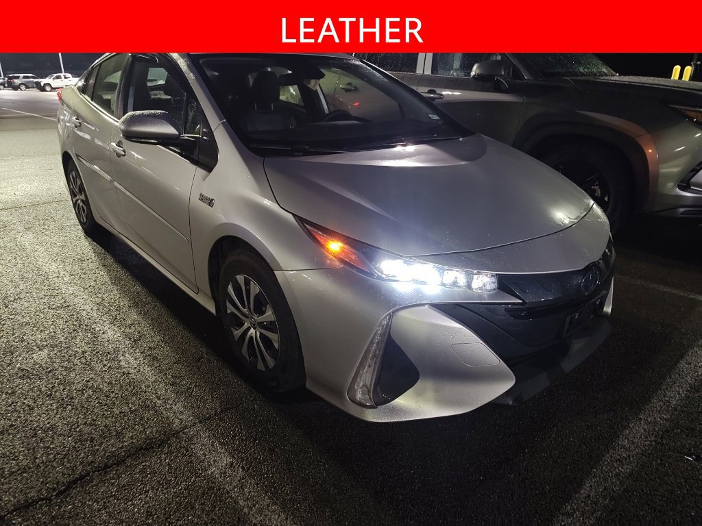 Used 2021 Toyota Prius Prime XLE FWD image 3