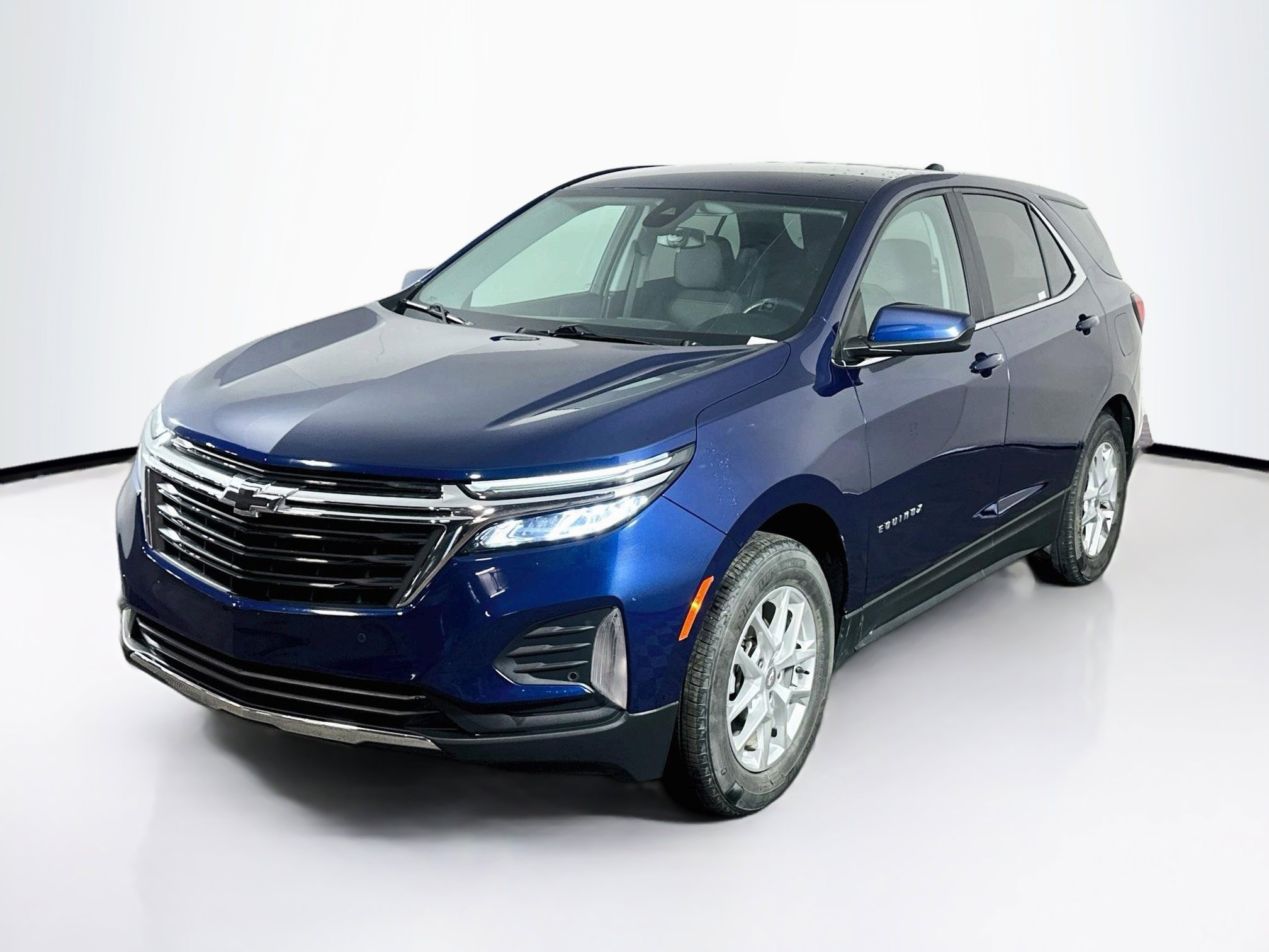 Used 2023 Chevrolet Equinox LT FWD image 3