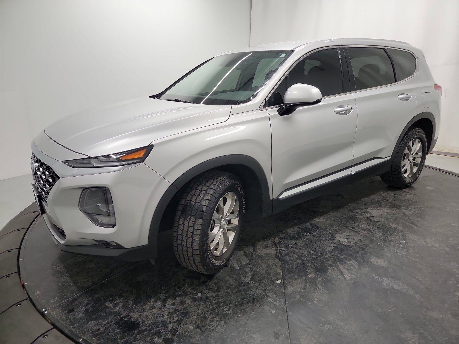 Used 2019 Hyundai Santa Fe SEL image 3