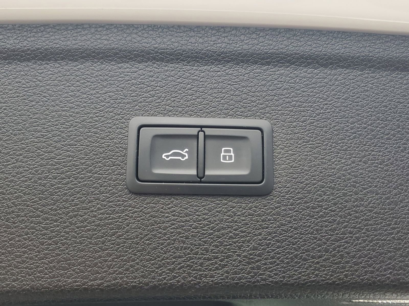 Used 2022 Audi Q5 2.0T Premium w/ Convenience Package image 10