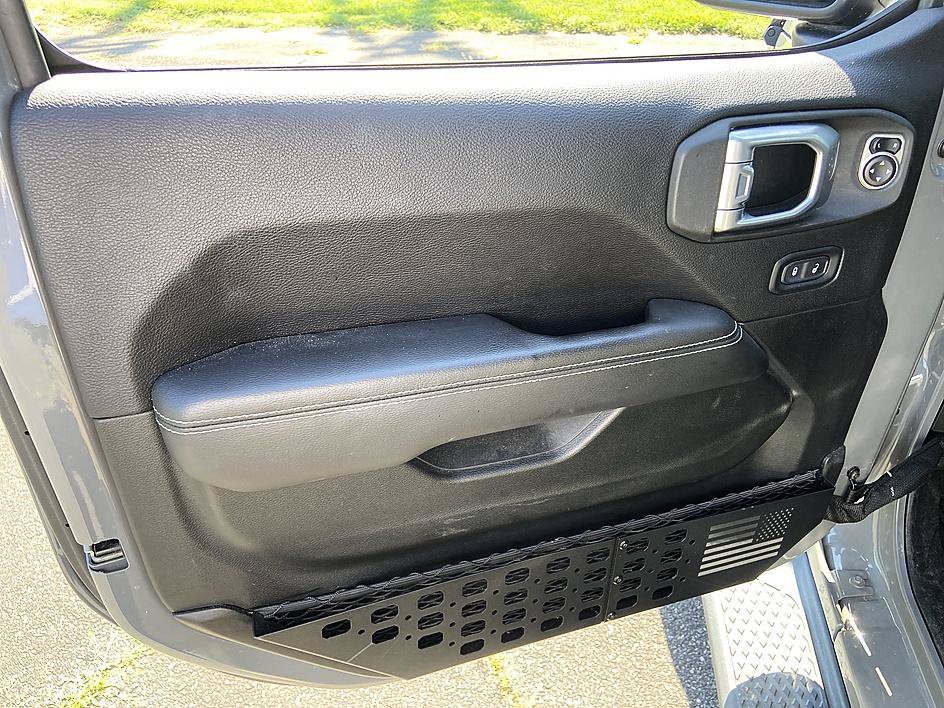 Used 2020 Jeep Gladiator Overland AWD/4WD image 9