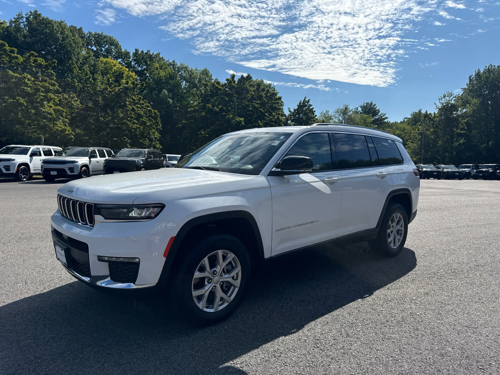 Used 2023 Jeep Grand Cherokee L Limited AWD/4WD image 6