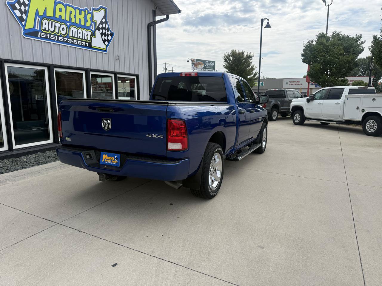 Used 2017 RAM 1500 Express AWD/4WD image 8
