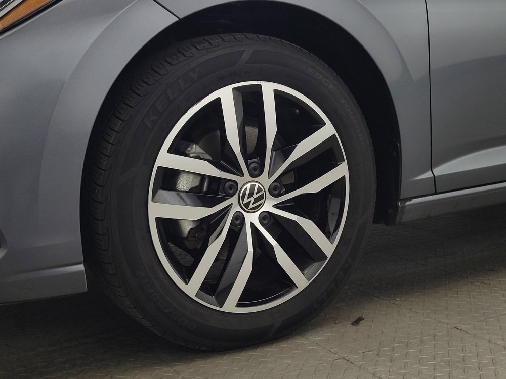 Used 2025 Volkswagen Jetta SE FWD image 31
