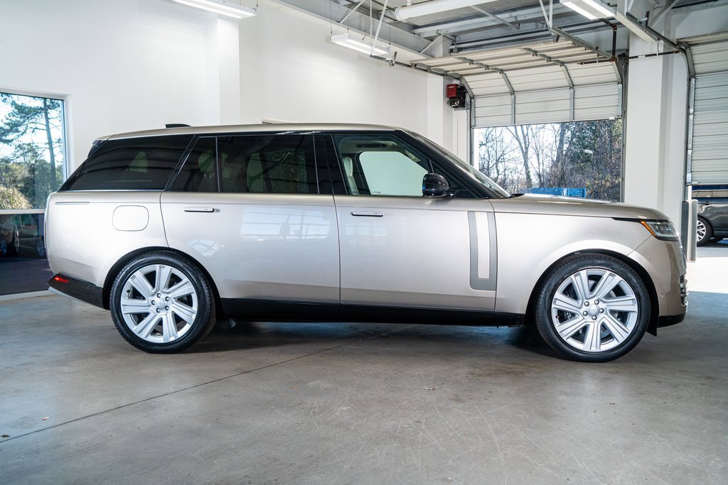 Used 2023 Land Rover Range Rover Long Wheelbase SE image 5