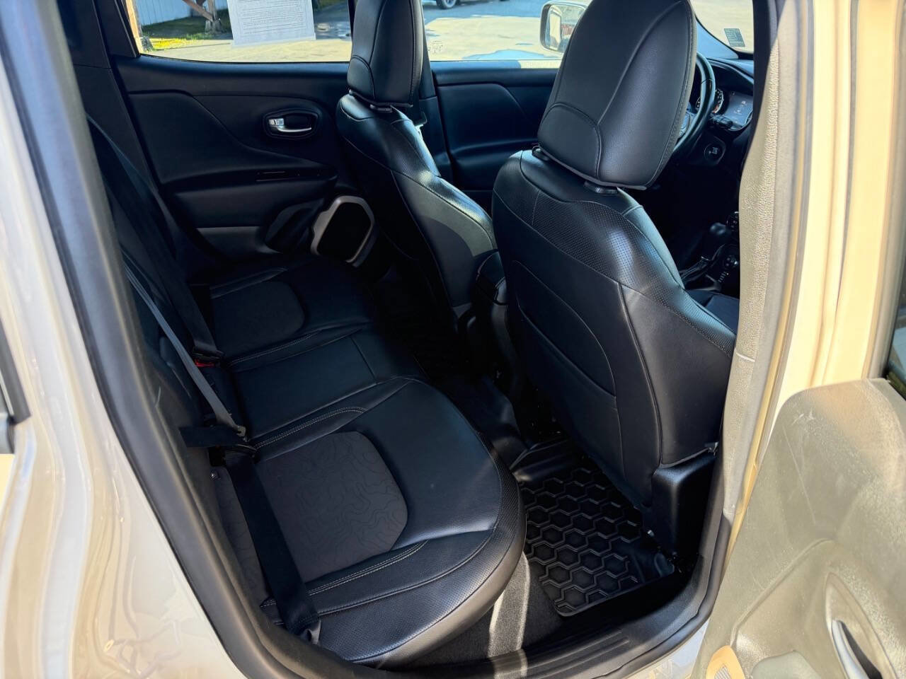 Used 2017 Jeep Renegade Trailhawk image 23