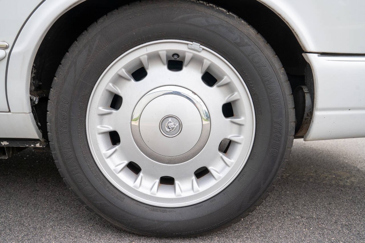 Used 1998 Jaguar XJ8 L RWD image 46