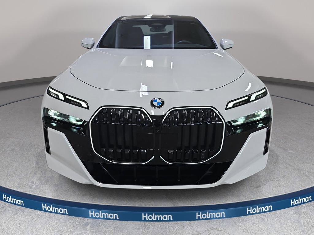 Used 2025 BMW 740i w/ Premium Package RWD image 3