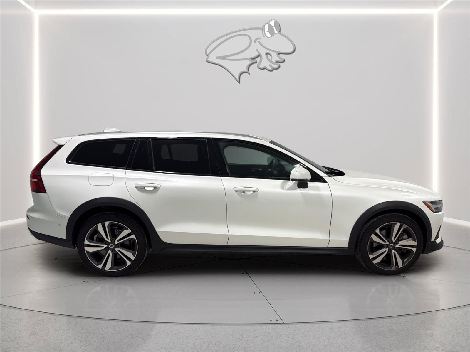 Used 2025 Volvo V60 B5 Cross Country Plus AWD/4WD image 6