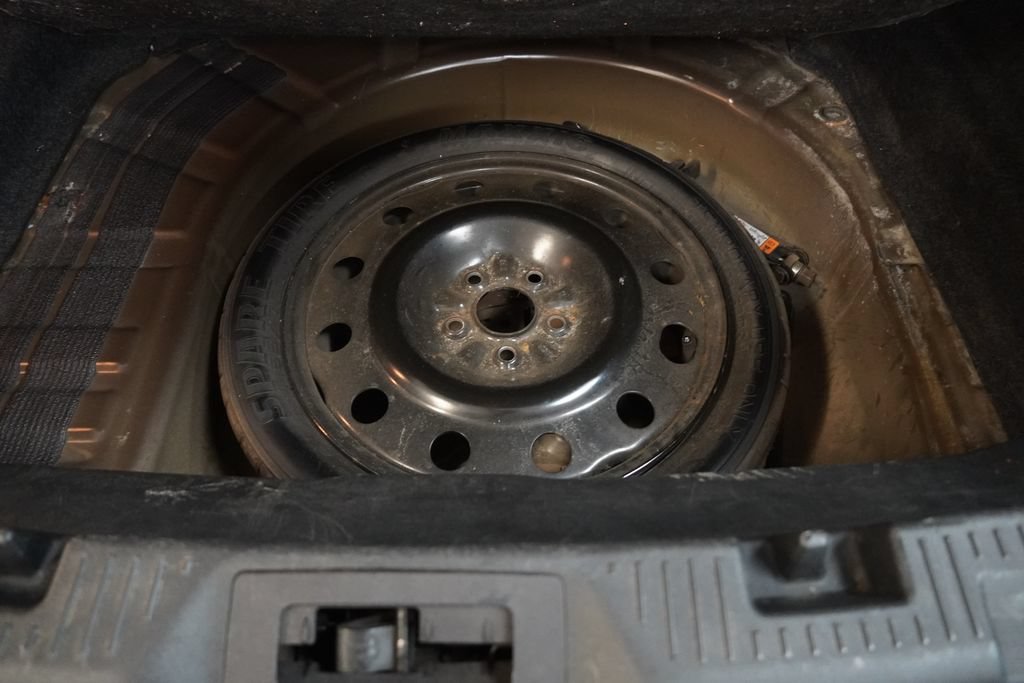 Used 2013 Ford Taurus SEL FWD image 11