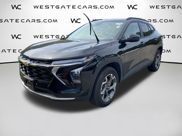 Used 2025 Chevrolet Trax LT w/ Driver Confidence Package FWD image 1