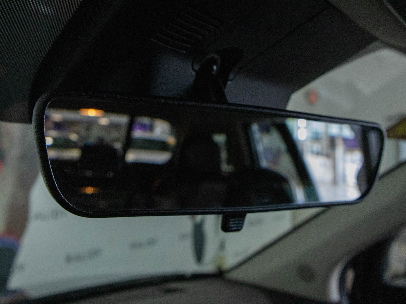 Used 2024 Kia Carnival LX image 12