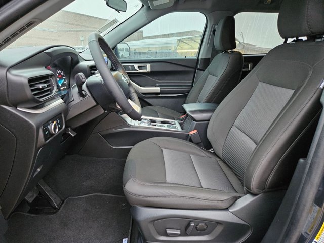 Used 2024 Ford Explorer XLT RWD image 15